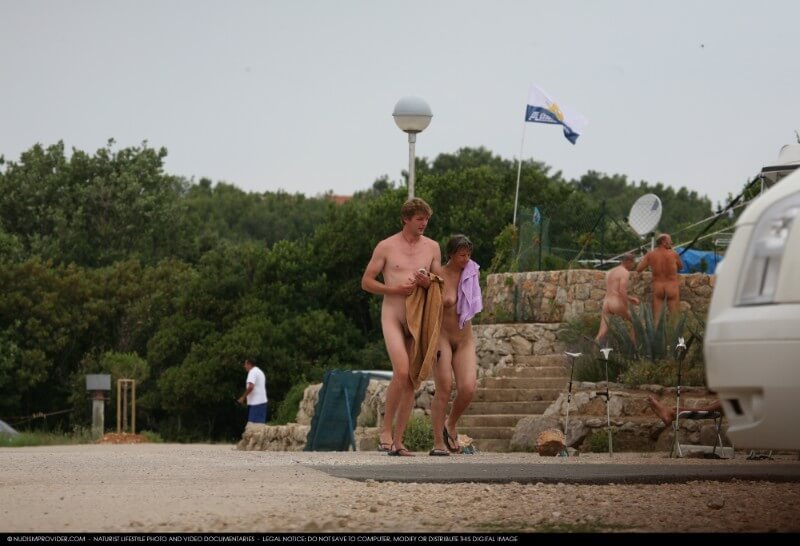 Nudism Family Indian Summer Painting photo gallery - Nudity helps to overcome insecurities and boost self-esteem