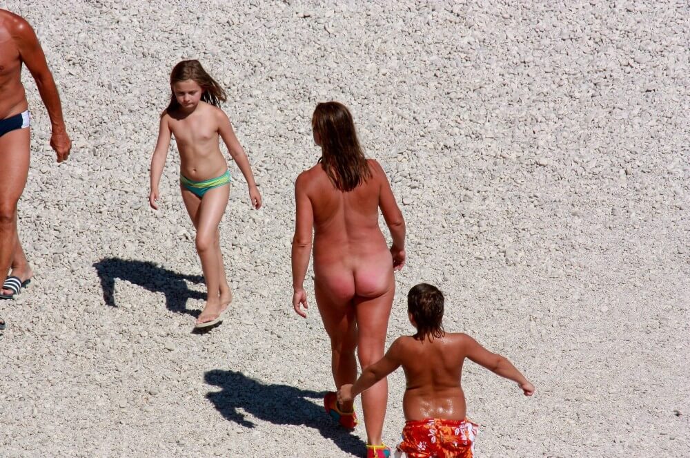 Naturism photo gallery # 8 - The practice of nudism promotes freedom from fears and insecurities