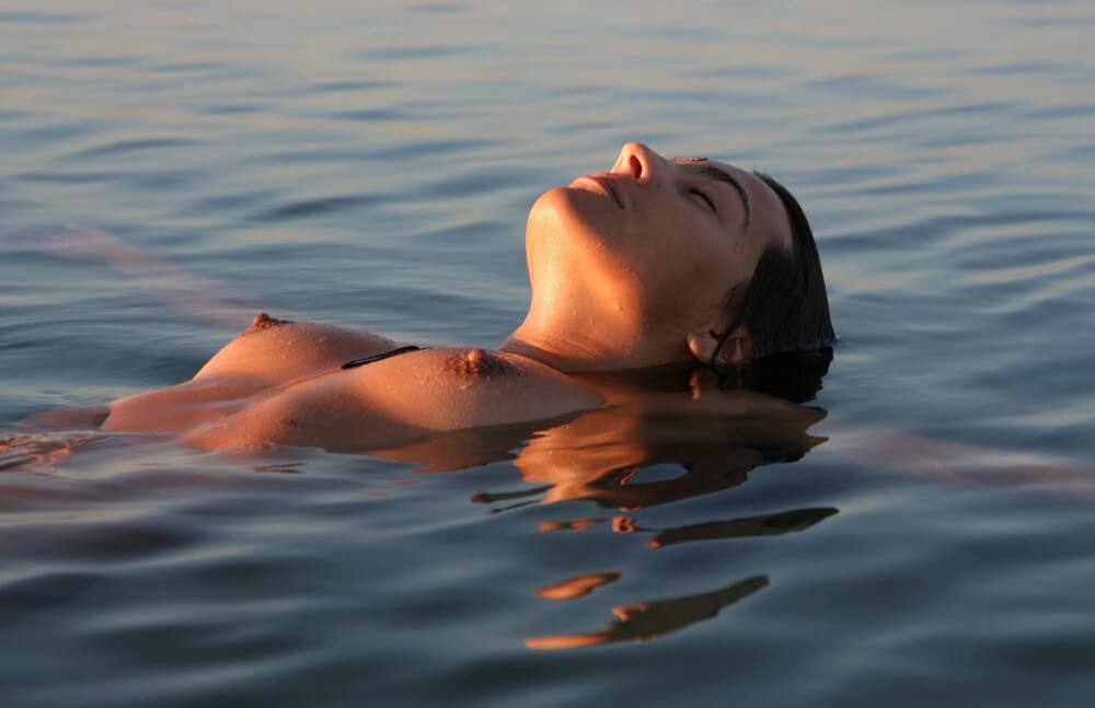 Sunlight Water to the Night pics - We are naked in the bosom of nature
