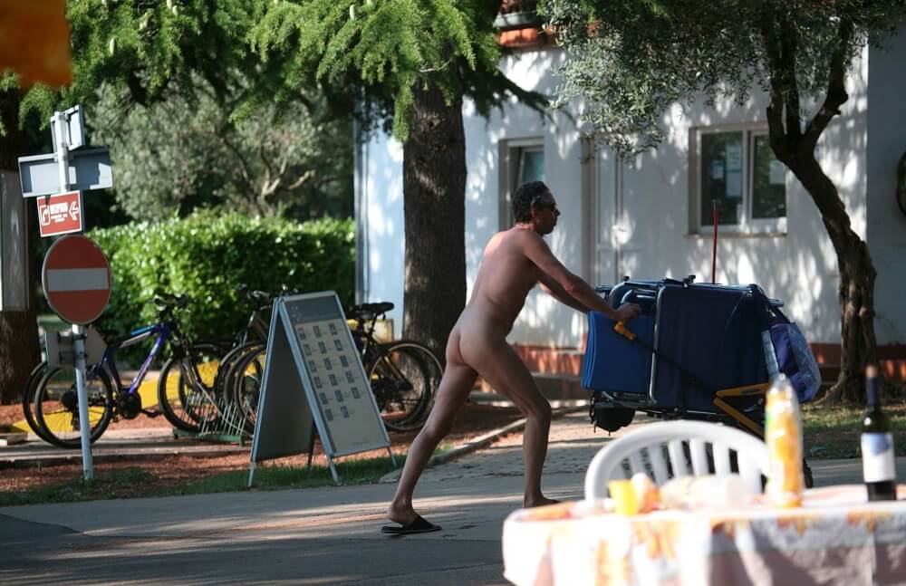 Park Side Street Pass-Bys photos - The first step toward home nudism