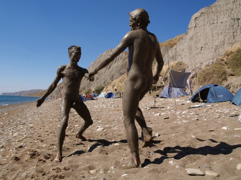 Jr Nudist Nude Beach Mud Soldiers photos - Wearing less clothing is fashionable