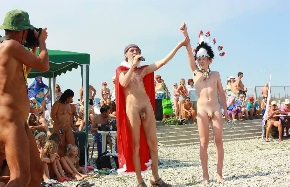 Native Headdress Dance pics - In naturism, nature serves as the bodys natural clothing