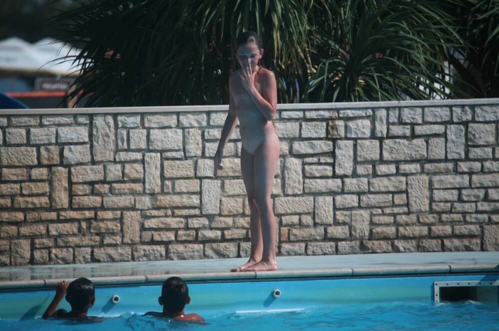 Naturist Pool-Side Singles photos - World Naturist Federation