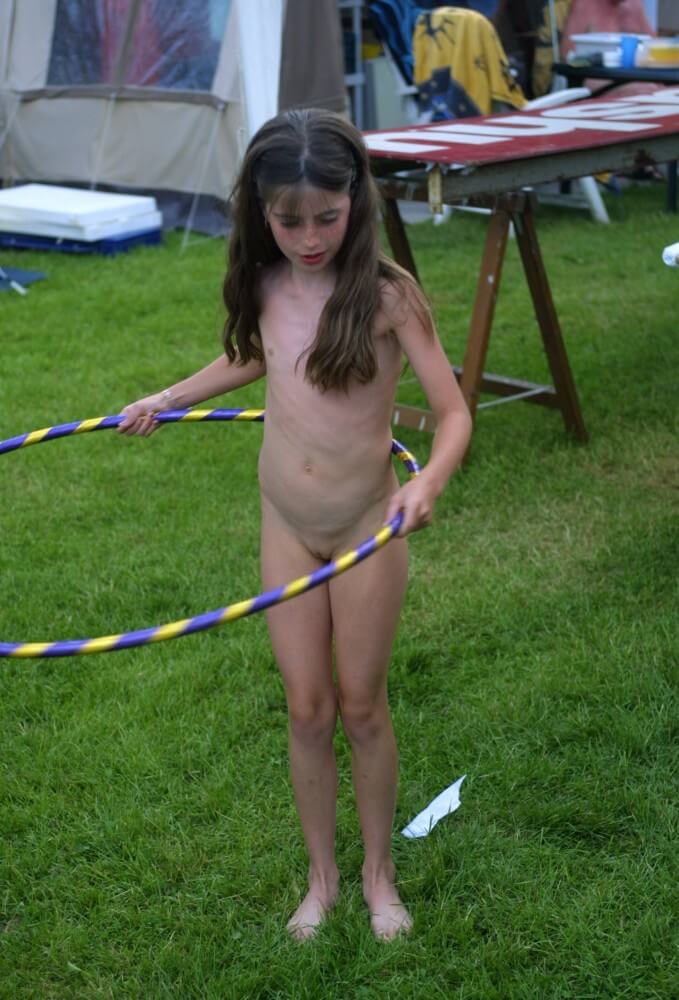 Holland Grass Hula Hoops pics - In naturism, sincerity and honesty are valued