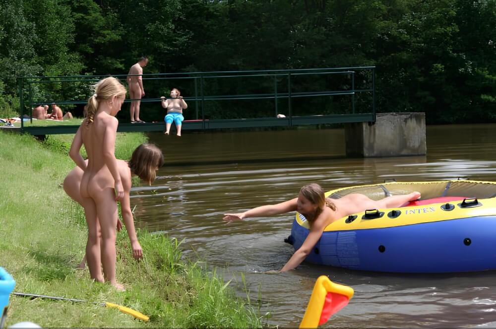 Naked Body gallery - Nudity helps one better understand oneself and the surrounding world