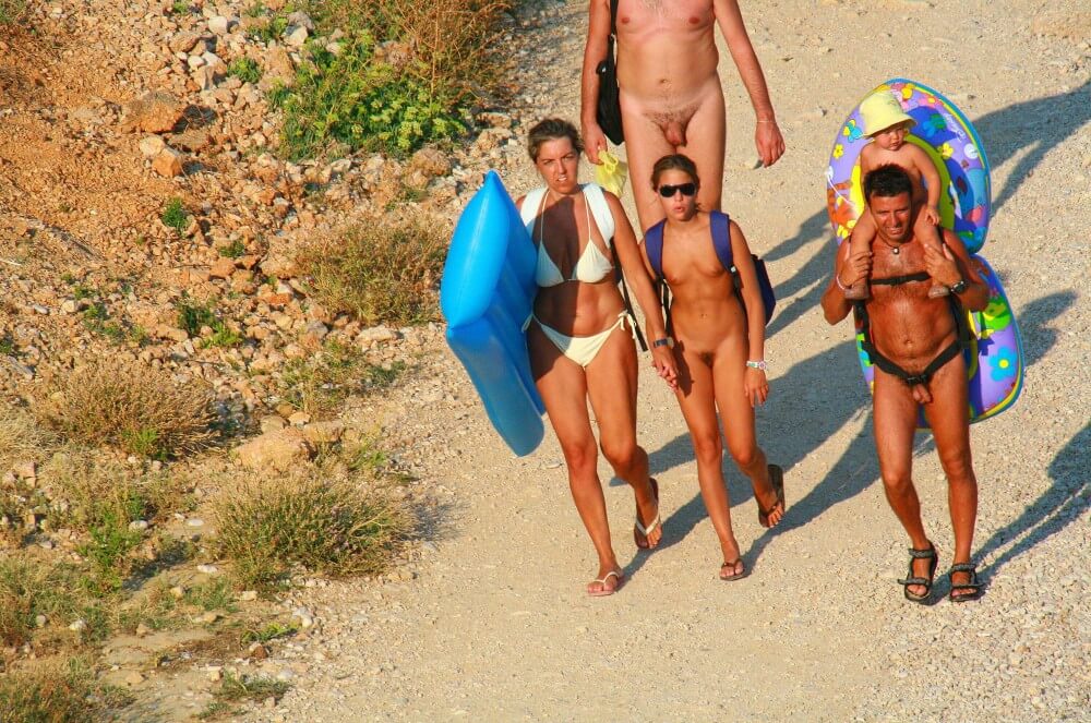 Ula FKK Beach Entry Hills pics - Nudism strengthens friendships and mutual respect among people