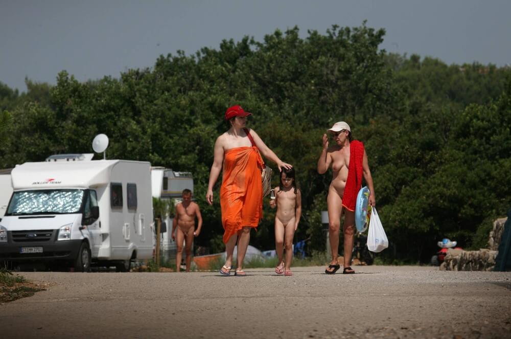 Bondi Beach Path Outskirt pics - Naturists love nature and the environment