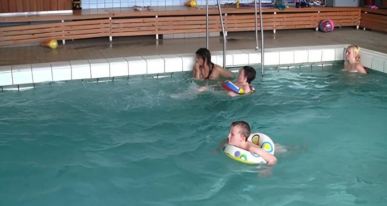 Swimming center club Full HD - Growing up on a nudist beach