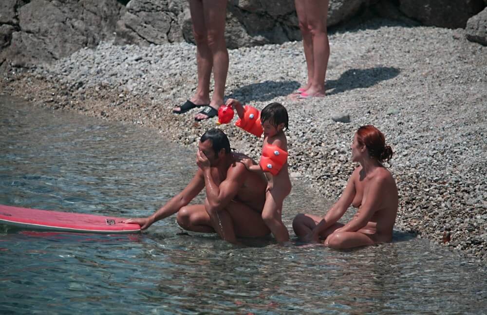 Beach Nudist Family Shore Camp pics - Nudism helps us accept ourselves and others