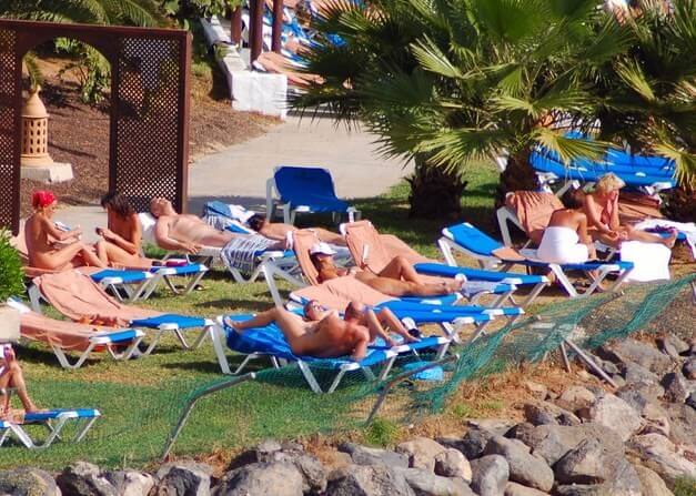 Enature - Les textiles - Nudity is a natural part of life for some people on the planet
