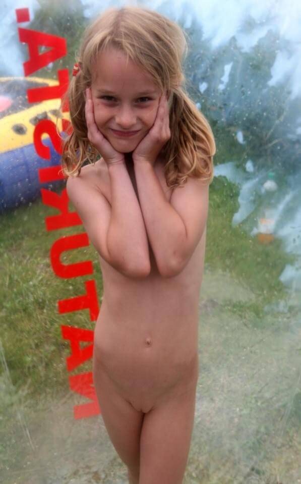 Outdoor nudist photography - Nudism is based on sincerity