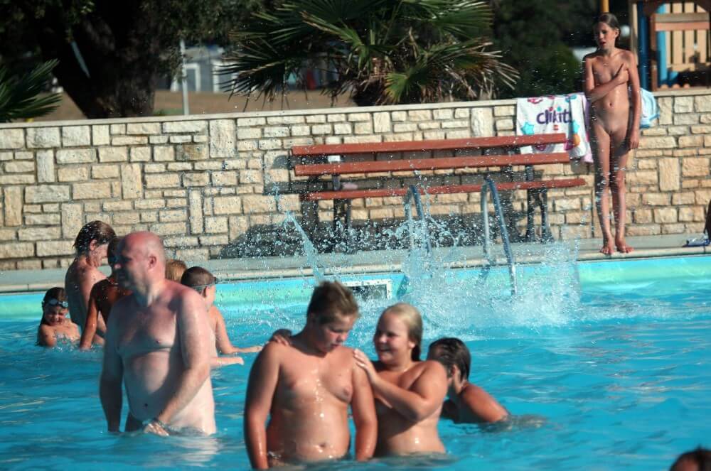 Naturist Pool Girls Profile pics - The practice of nudism helps overcome insecurities and overcome fears