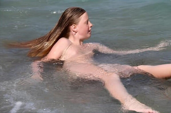 Turqoise Water Splash pics - The Theory and Practice of Naturism