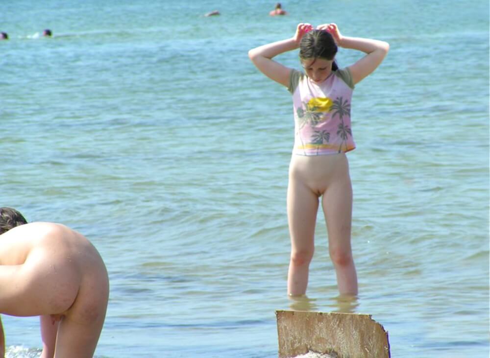 Crazy dirty girls - Values trust and friendliness among naked people