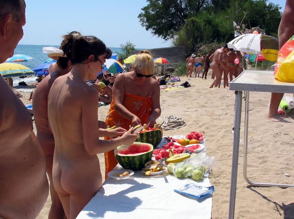 Bulgarian Nude Day Preps pics - Melting under the scorching sun, I sunbathe naked