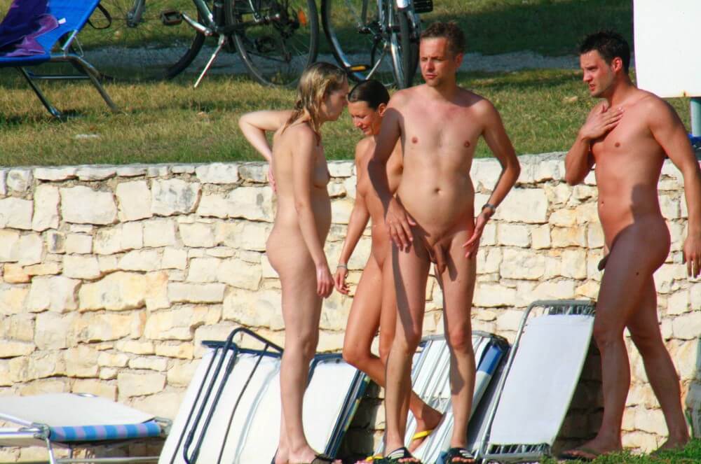 Ula FKK Couples Profile pics - Naturism teaches respect for ones body and its beauty