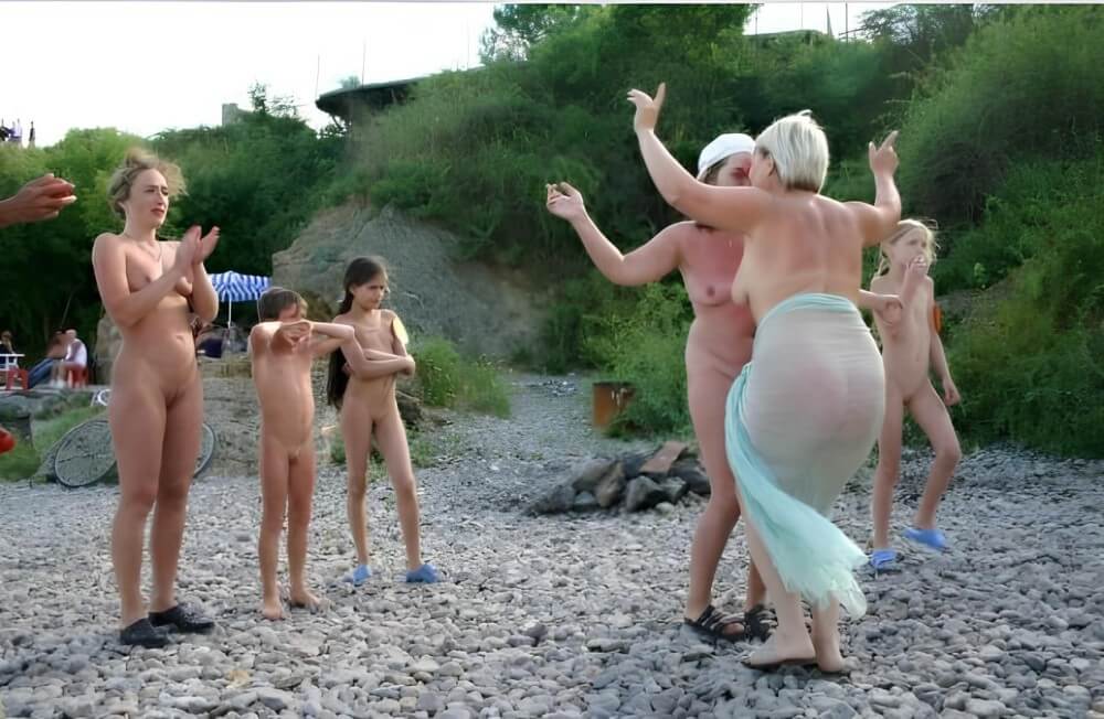 Dances on a beach pics - Being yourself is part of nudism
