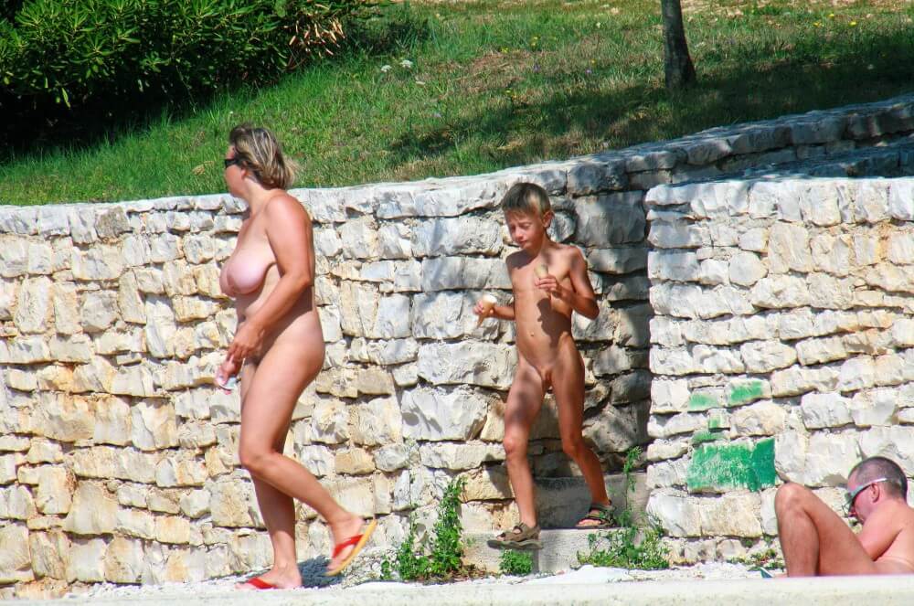 Ula FKK Wall-Side Families pics - Naturism Is Not a Sect
