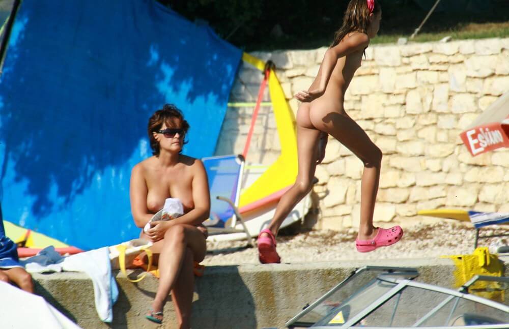 Bright Day Sun Tanning pics - Nature provides inspiration and energy for the lives of naturists
