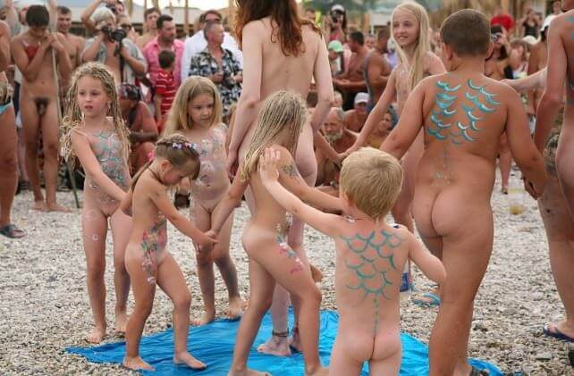 Large photo gallery nudism - Nudism strengthens friendships and mutual respect