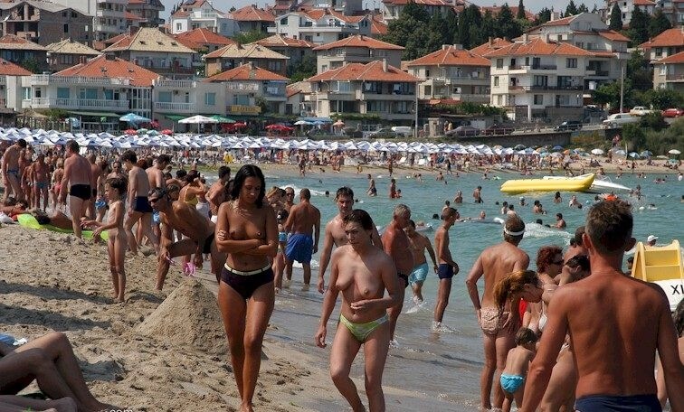Enature - resort in solar Bulgaria - Many naturists are members of Green parties or various environmental movements