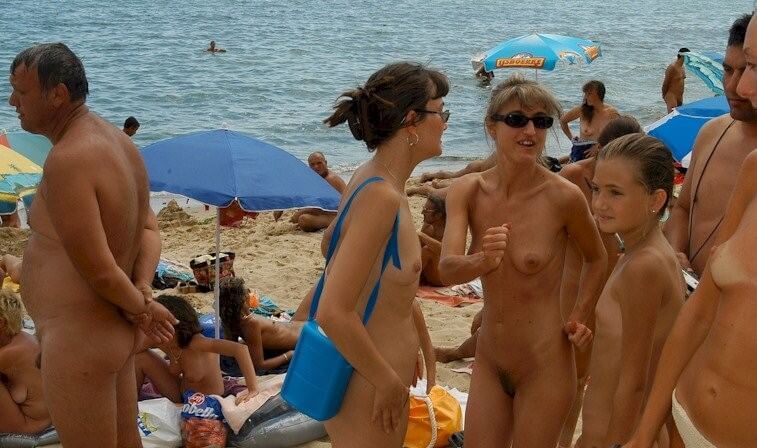 Documentary video naturism 1999 - I attended a nudist gathering