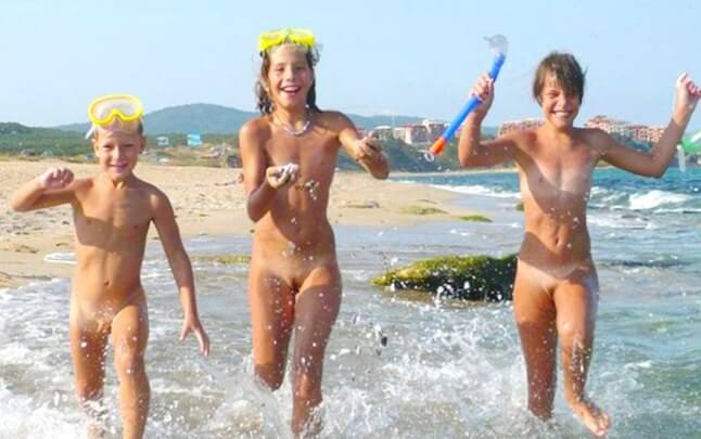 Naturism photo gallery # 27 - Freedom is an integral part of naturism