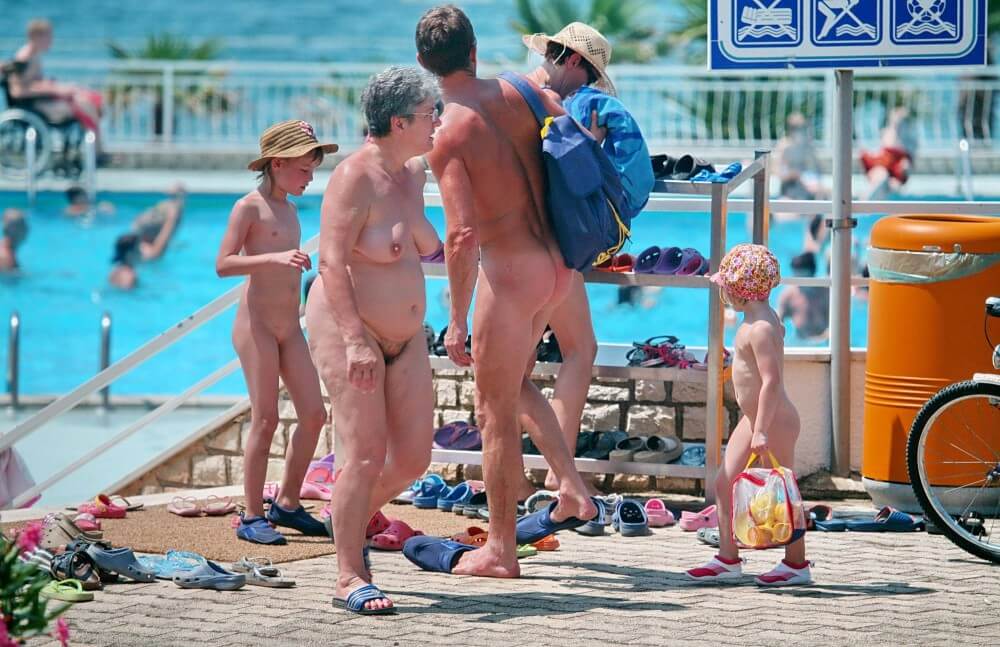 Family Poolside Grouping pics - I attended a nudist gathering