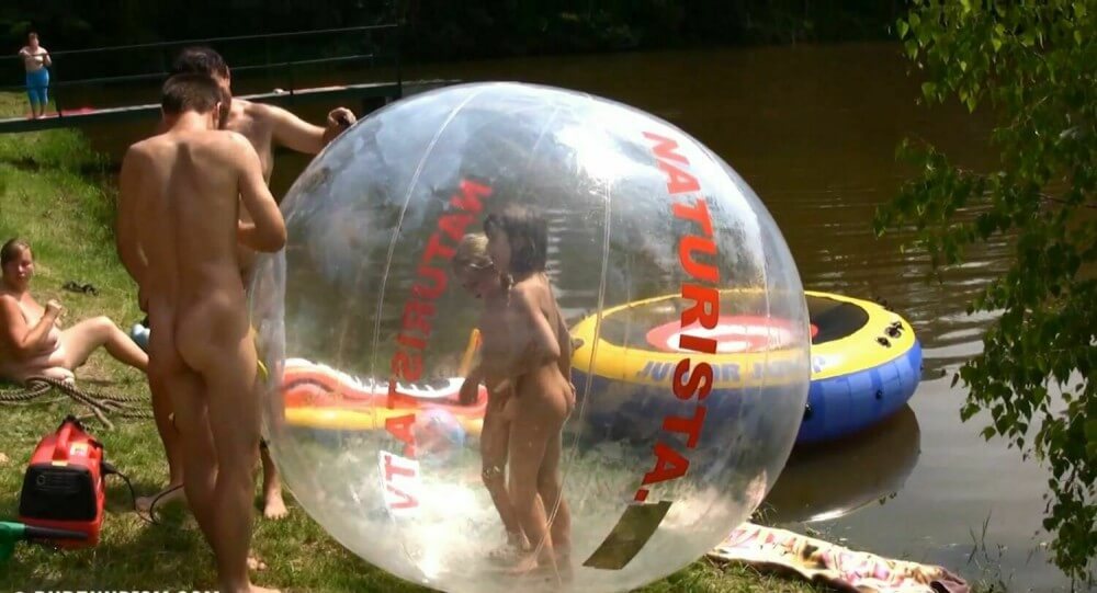Daytime Family Picnic Full HD - Nudity is a natural part of life