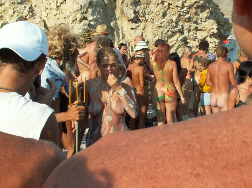 Neptune Day Side Views photos - Naturism teaches us to accept differences and imperfections without shame or insecurities