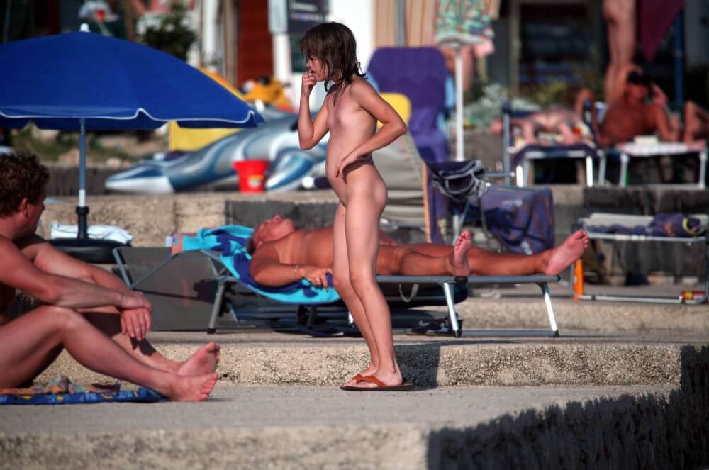 Girl Walk to Nudist Shower pics - Many see bodily freedom as an important value