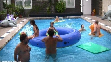 Piano pool and tennis Full HD - Spectators are permitted to be naked