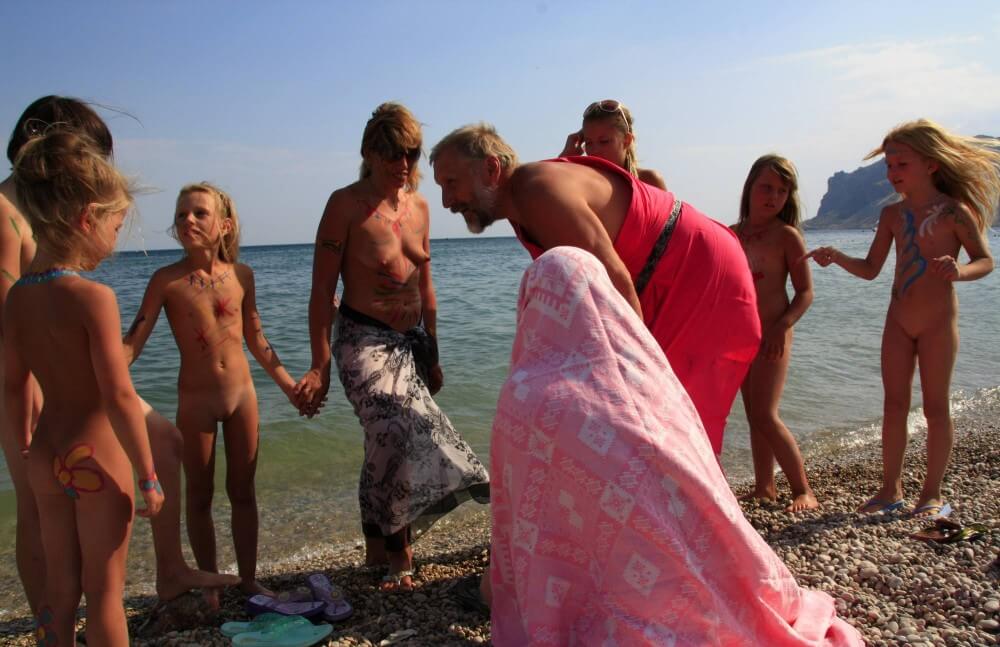 Water Drying Off pics - Nudism fosters trust and mutual understanding