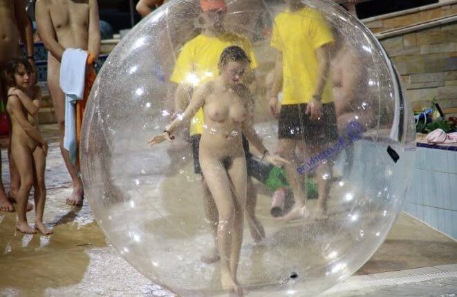 Holiday in the pool photos - Poor naked people and rich naked people in one place