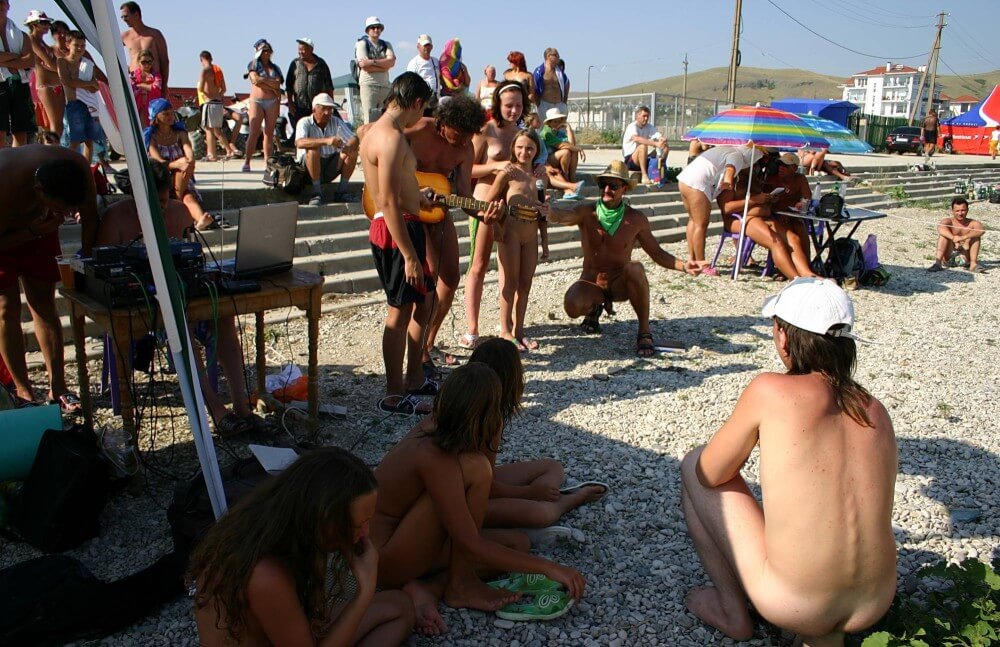 Nude Party By The Steps pics - Freedom of choice and honesty are key ideas in naturism and nudism