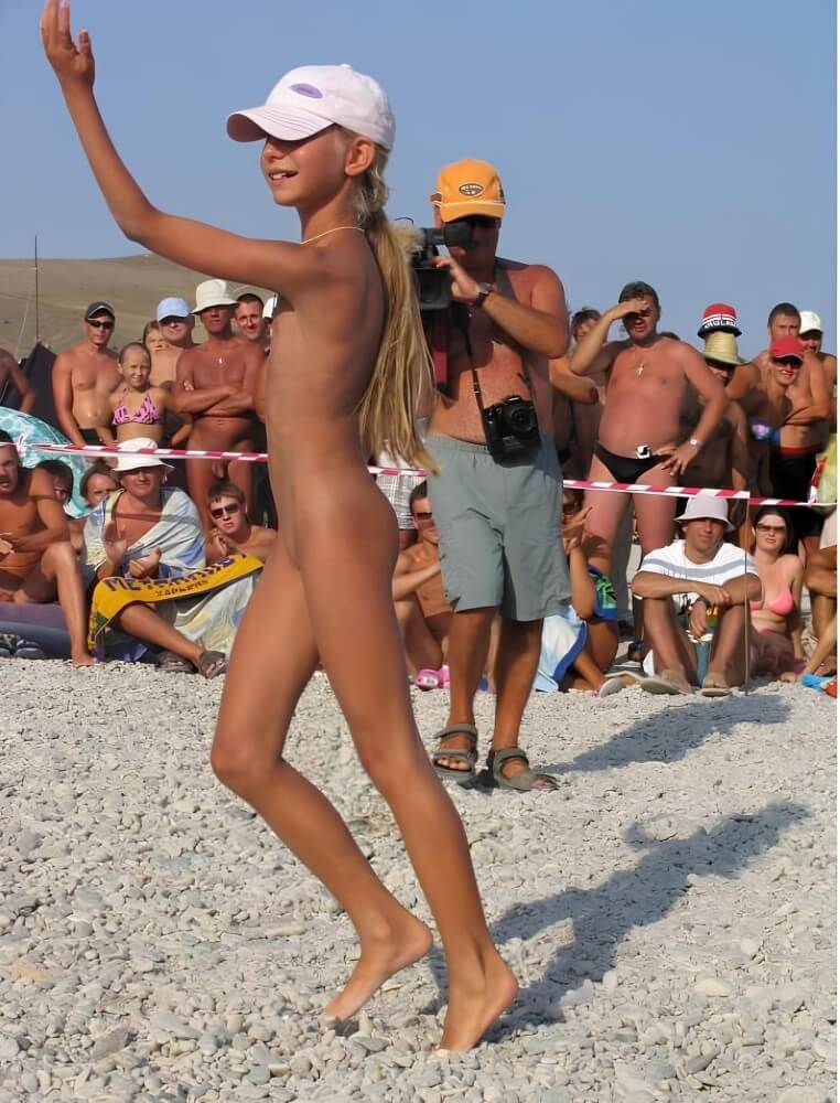 Holiday of the Neptune photos - In naturism, nature serves as the bodys natural clothing