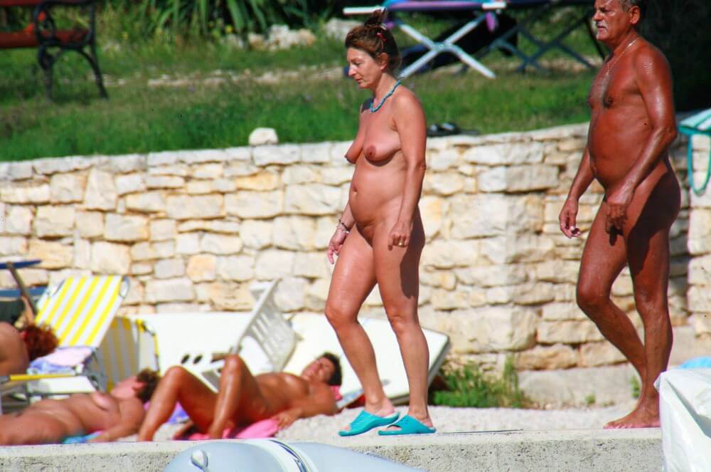 Ula FKK Wall-Side Passby photos - Nudism strengthens health and self-esteem
