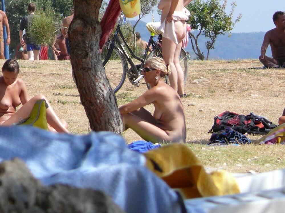 Ula FKK Shore Perspective pics - The nature of nudism provides strength and inspiration
