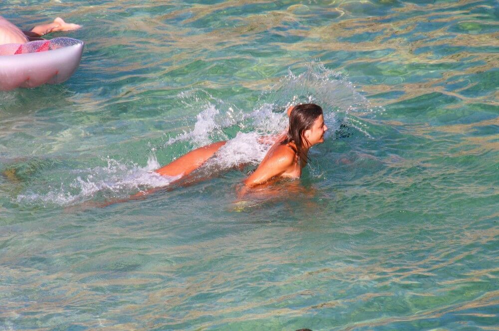 Ula FKK Teen Shore Run pics - Naturists view nudity as a philosophy of life