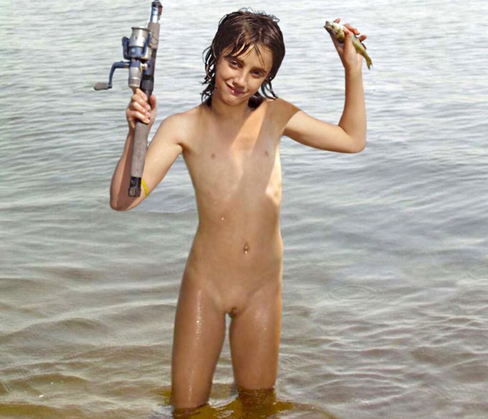 Naturism photo gallery # 42 - Family nudism in the 21st century