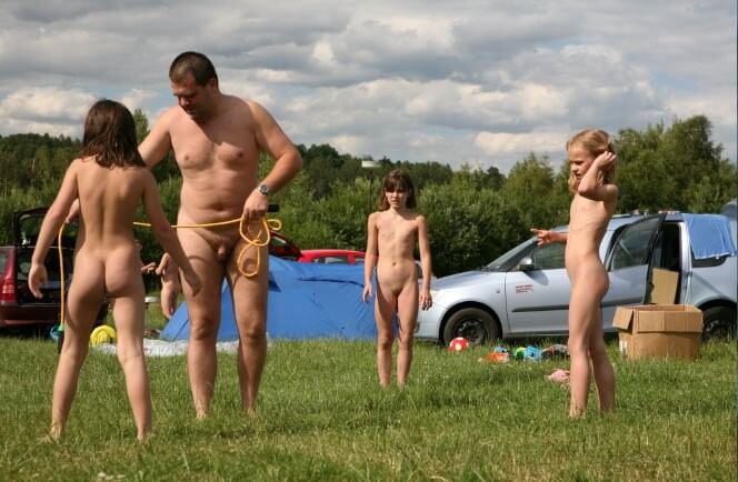 Naturism photo gallery # 38 - Naturist practices help us understand that the body is part of nature and its beauty
