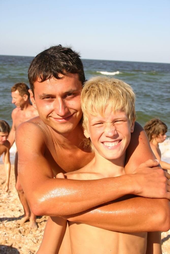 Naturist Group Pictures - Family nudism in the 21st century