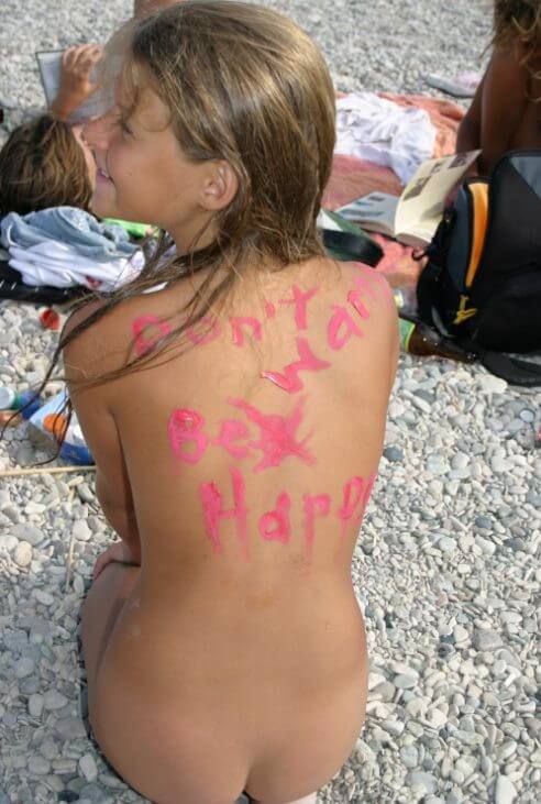 Osez vivre nu… Documentary naturism - Nudism fosters trust if you are sincere