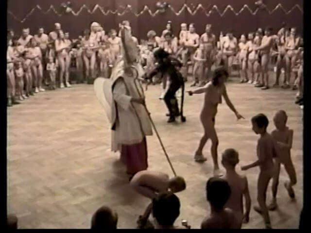 Helios Natura: Christmas Kinder Spiele - Love for oneself and nature as the foundation of the naturist lifestyle